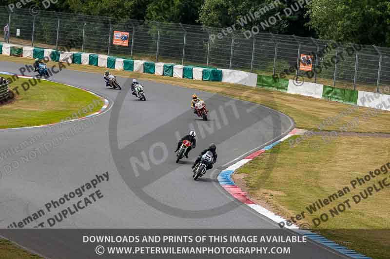 Vintage motorcycle club;eventdigitalimages;mallory park;mallory park trackday photographs;no limits trackdays;peter wileman photography;trackday digital images;trackday photos;vmcc festival 1000 bikes photographs